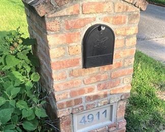 The home at 4911 Richmond Road is the location of the July 27, 28, 29 Divide & Conquer Estate Sale for Wanda and Raymond Odom.