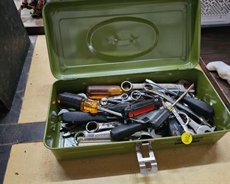 TOOLBOX WITH TOOLS