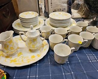 LOT OF ROYAL STAFFORDSHIRE DISHES