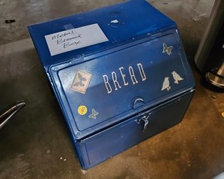 METAL BREAD BOX