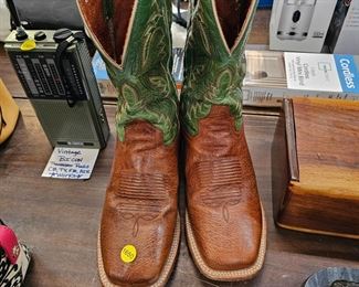 DAN POST SIZE 9 1/2 D LIKE NEW BOOTS