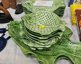 VINTAGE HOLLAND MOLD FISH DISHES