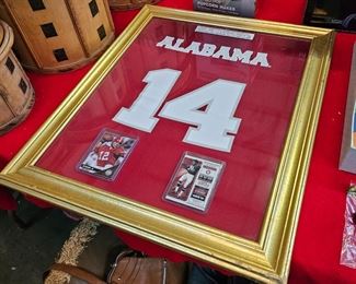  ALABAMA CRIMSON TIDE, FRAMED COLLEGE REPLICA FOOTBALL JERSEY #14 WITH FOOTBALL CARDS OF JOE NAMATH AND OZZIE NEWSOME, HALL OF FAME PLAYERS