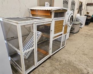  CHICKEN/ RABBIT HOUSE