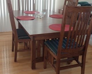 AMAZING CRAFTSMAN STYLE TABLE AND 6 CHAIRS OAK