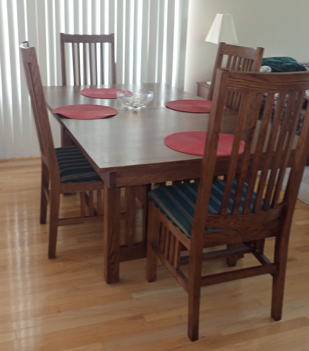 AMAZING CRAFTSMAN STYLE TABLE AND 6 CHAIRS OAK