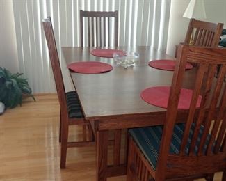 AMAZING CRAFTSMAN STYLE TABLE AND 6 CHAIRS OAK
