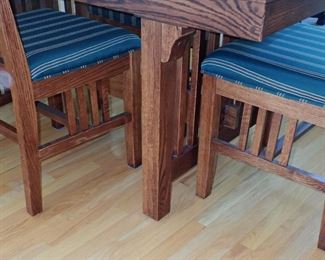 AMAZING CRAFTSMAN STYLE TABLE AND 6 CHAIRS OAK