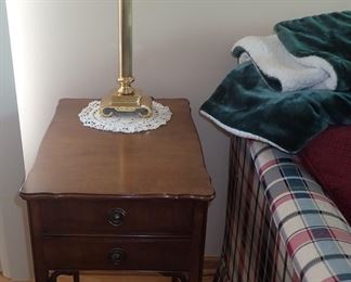 MID CENTURY END TABLE - BRASS LAMP