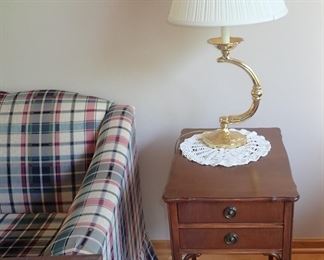 MID CENTURY END TABLE - BRASS LAMP