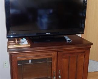 CRAFTSMAN TV STAND - TV