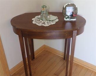 OVAL VINTAGE TABLE