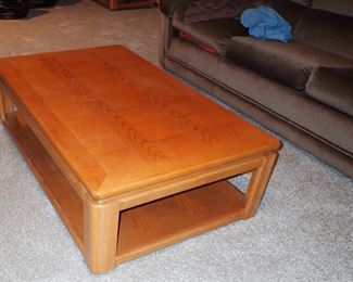 OAK COFFEE TABLE