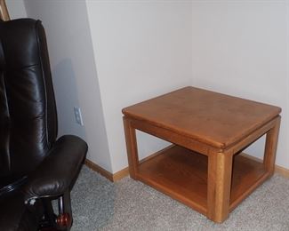 OAK END TABLE