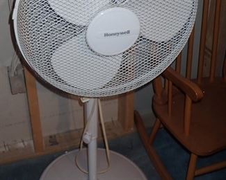 FLOOR FAN