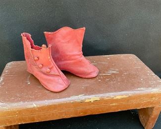 Sweet red high button shoes with tiny heels 