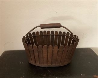 Small wood market basket with handle 
