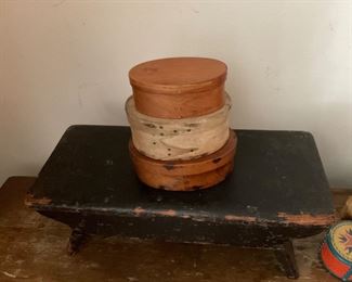 Stack over lap fingered small pantry boxes.