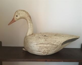 F&S solid body carved snow goose 25” 