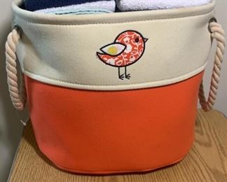 Linen Tote with Bathroom Towels