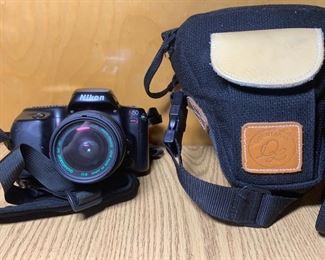 UNTESTED Nikon Camera & Bag