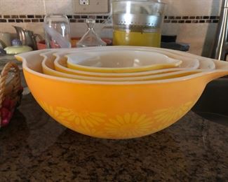 Pyrex Sunflower Daisy Cinderella Bowls