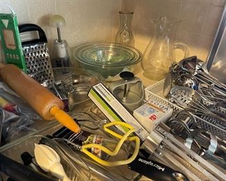 Kitchen Utensils, Set of 3 Glass Mixing Bowls, Wooden Rolling Pin