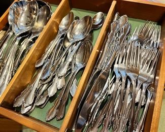 Set of Oneida Craft Deluxe Stainless Steel Silverware