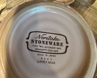 Set of 4 Creamware Noritake Ramekins