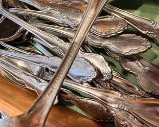 Set of Oneida Craft Deluxe Stainless Steel Silverware