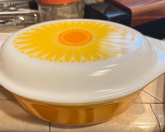 PYREX Sunflower Casserole Dish with Lid