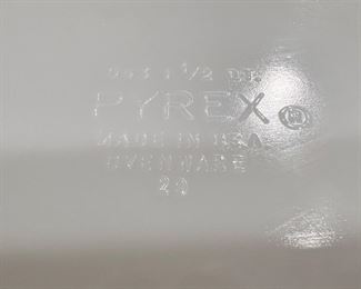 PYREX Sunflower Casserole Dish with Lid