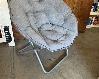 Round fold up chairs