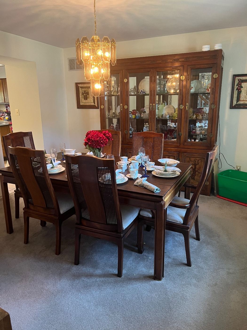 Vans Estate Sales St. Charles in Saint Charles, MO starts on 7/14/2023