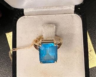 14k BLUE TOPAZ Yellow Gold Ring