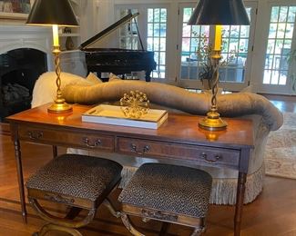 Inlaid condole table 