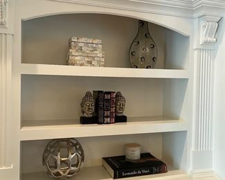 Many Dec accessories 