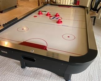 Air hockey table