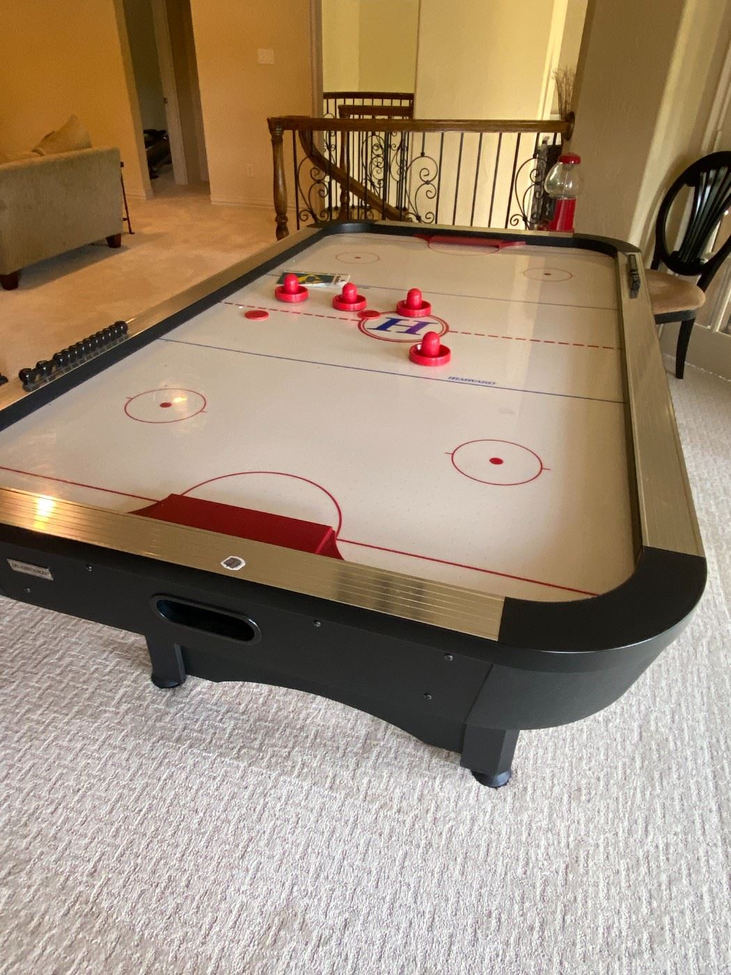 Air hockey table