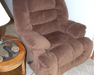 Pair of Comfy Matching Recliners