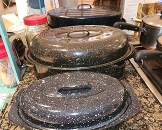 2 Speckled Enamelware Roasting Pans with Lids