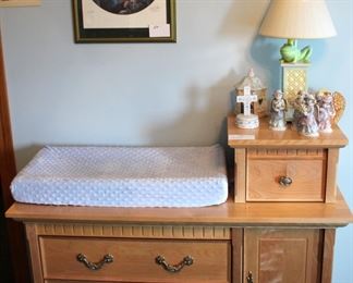 Dresser with changing pad by Bonavita Euro Collection