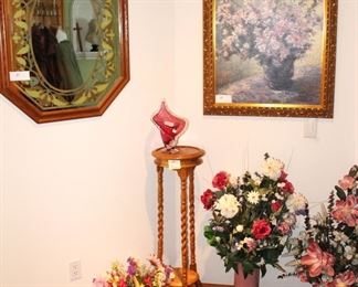 We have a large amount of home decorative items.