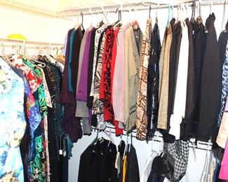 Ladies' clothing size XL, shoe size 8 1/2.  