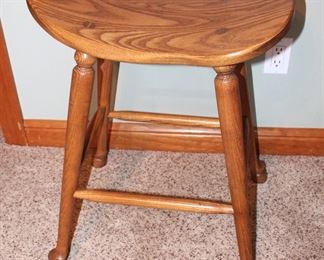 Amish horned saddle seat, bar height.