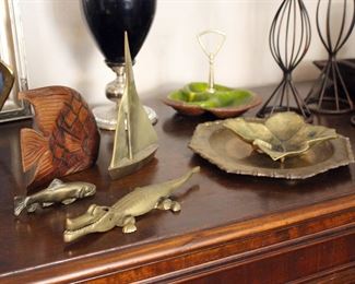 Alligator paperweight, brass  what nots 