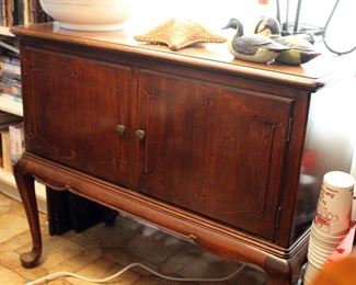 Queen Ann serving cabinet