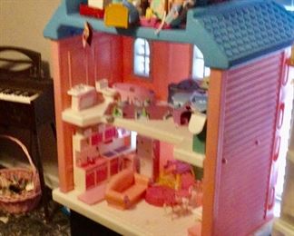 Barbie pink dream house