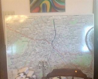 Art, maps, bathroom set