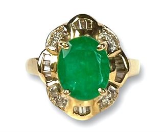 Lovely 14k Yellow Gold Emerald & Diamond Ring. 5.6 grams

